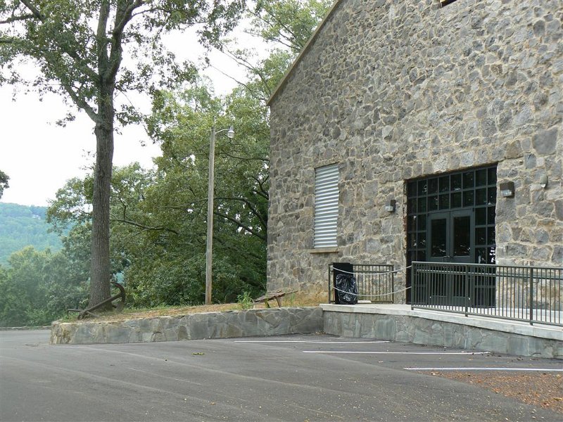 080-Anchor by tree.JPG